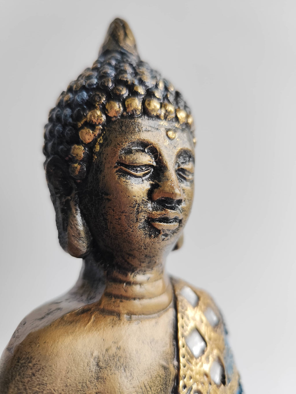 Buda Azul Medio Loto Yeso Pintado a Mano - Artesanías Mariel