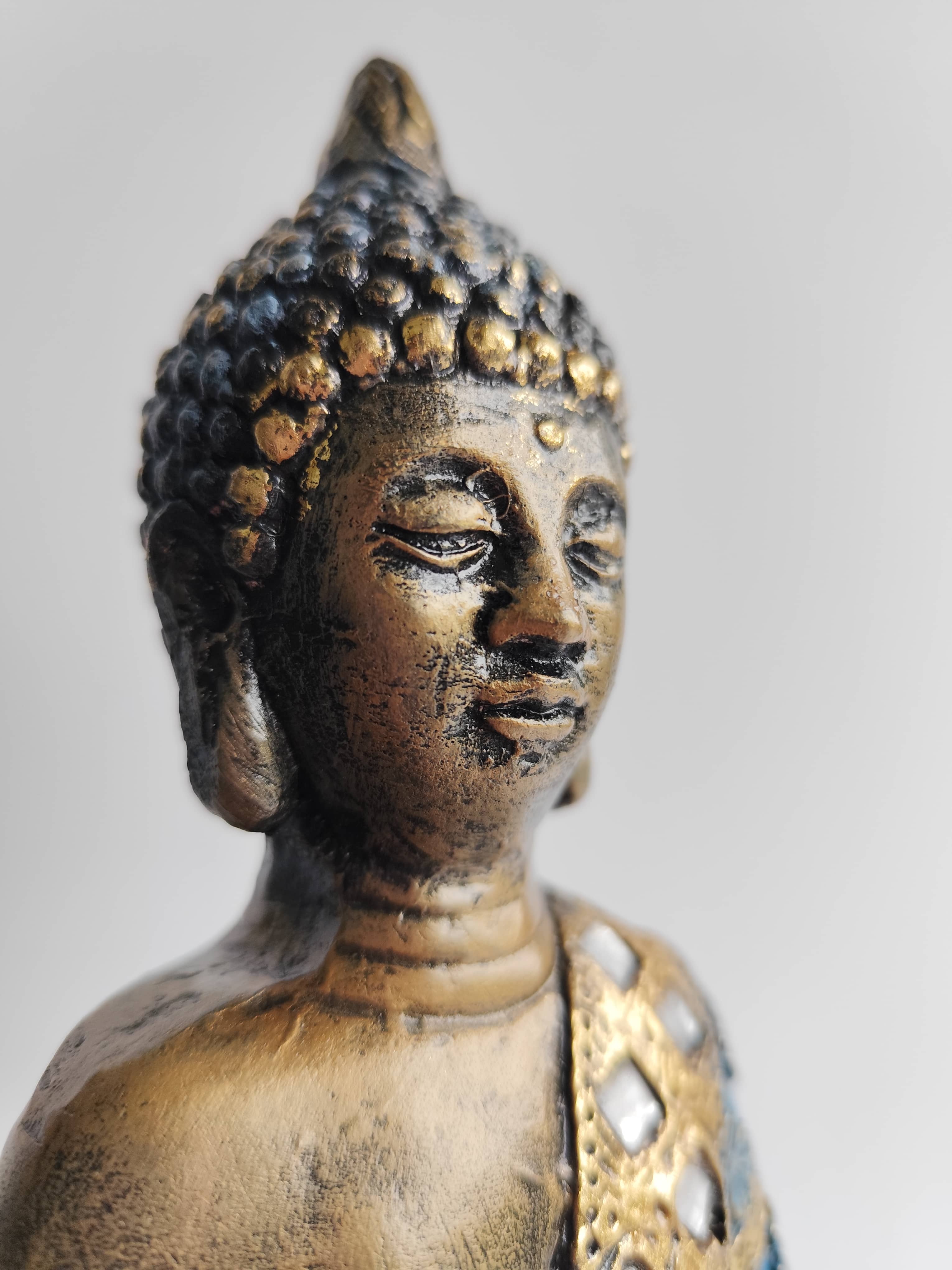 Buda Azul Medio Loto Yeso Pintado a Mano - Artesanías Mariel