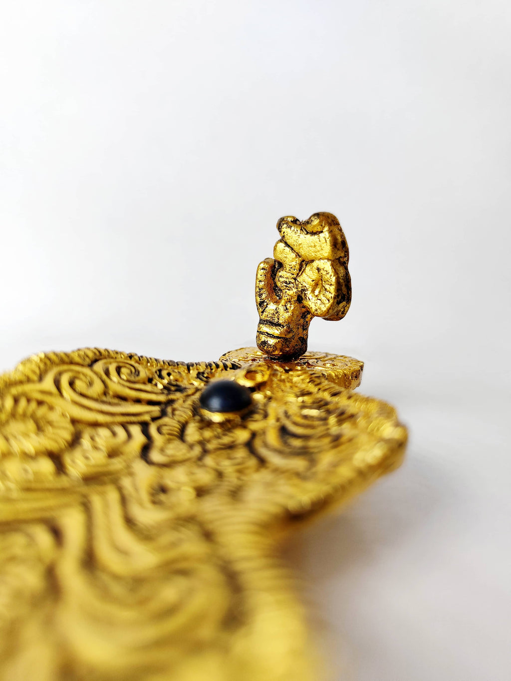 Portaincienso de Metal OM Hoja Dorada