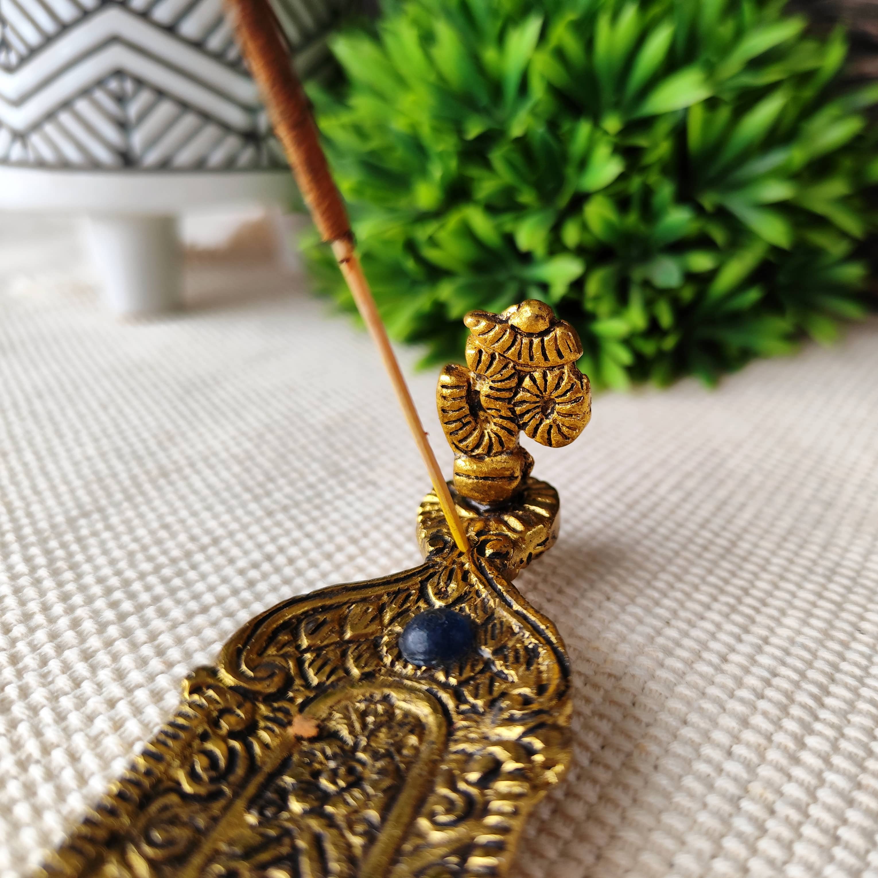 Portaincienso de Metal OM Dorado