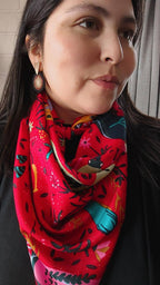 Pañoleta Roja Insectos y Aves  90x90 - Buenkarma.cl