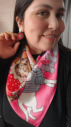 Pañoleta Gatos Disfrazados 70x70cm - Buenkarma.cl