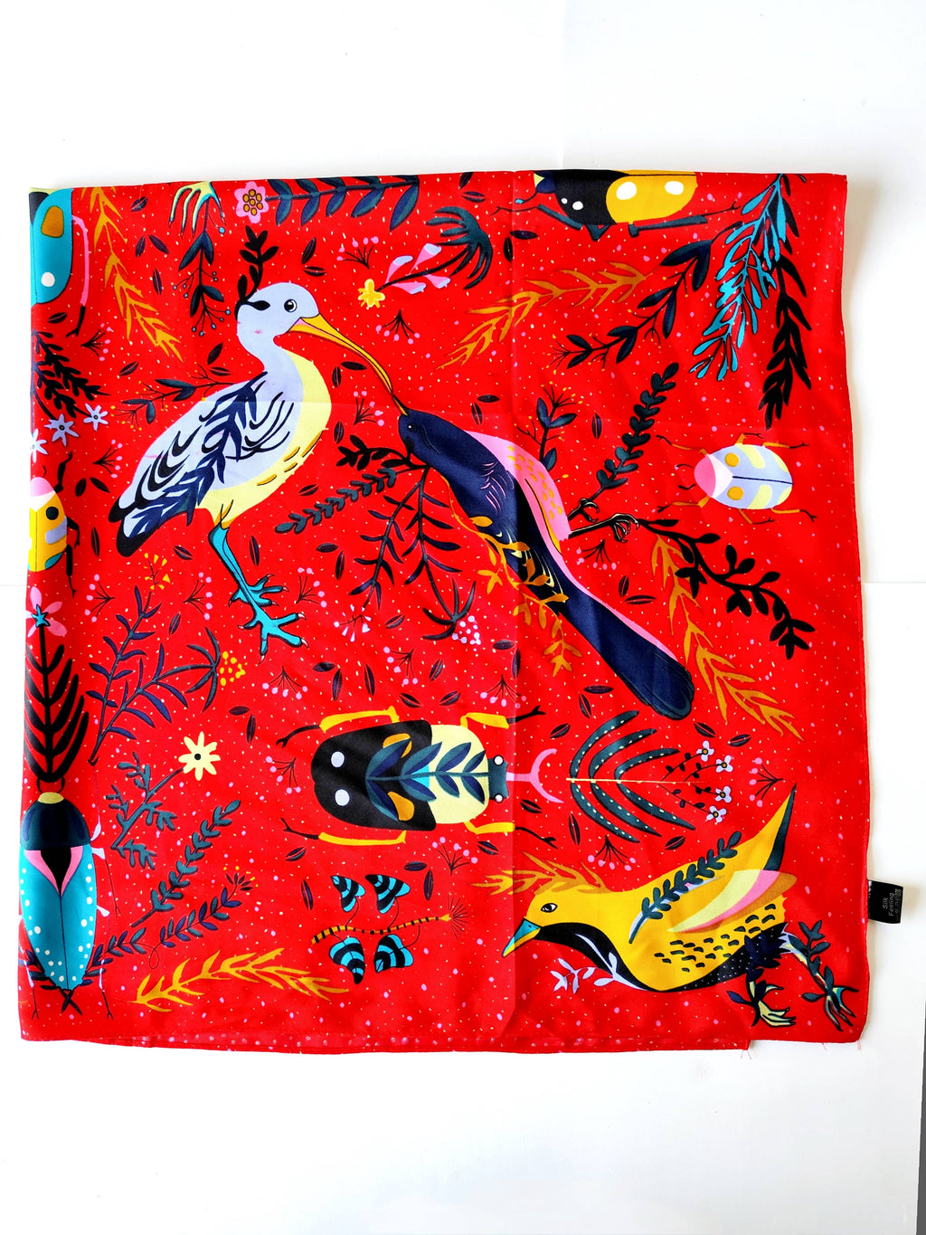 Pañoleta Roja Insectos y Aves  90x90 - Buenkarma.cl
