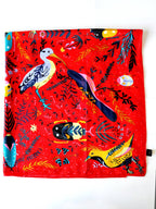 Pañoleta Roja Insectos y Aves  90x90 - Buenkarma.cl