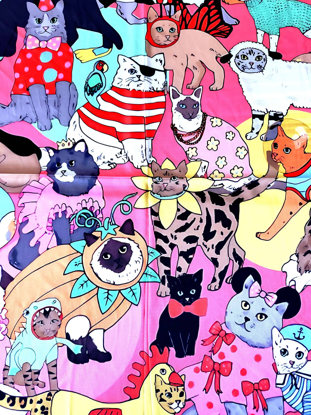 Pañoleta Gatos Disfrazados 70x70cm - Buenkarma.cl