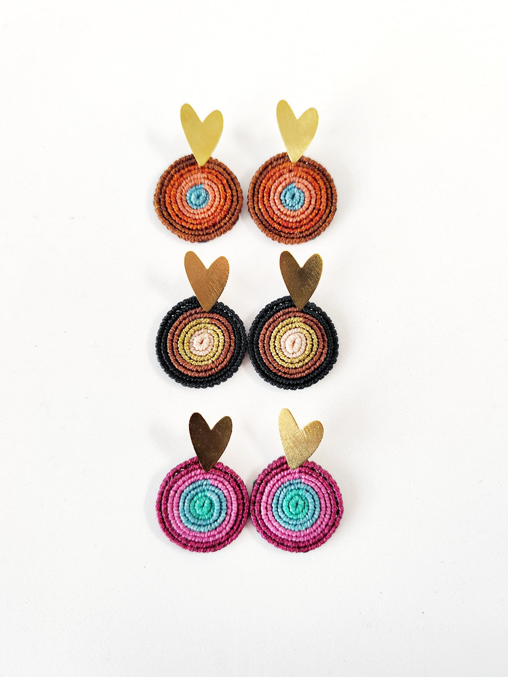 Aros Encantos de Amor Negro – Topacio Macramé