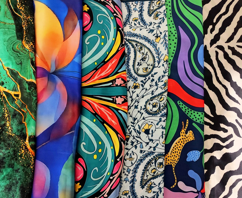 Pañoleta Roja Insectos y Aves  90x90 - Buenkarma.cl