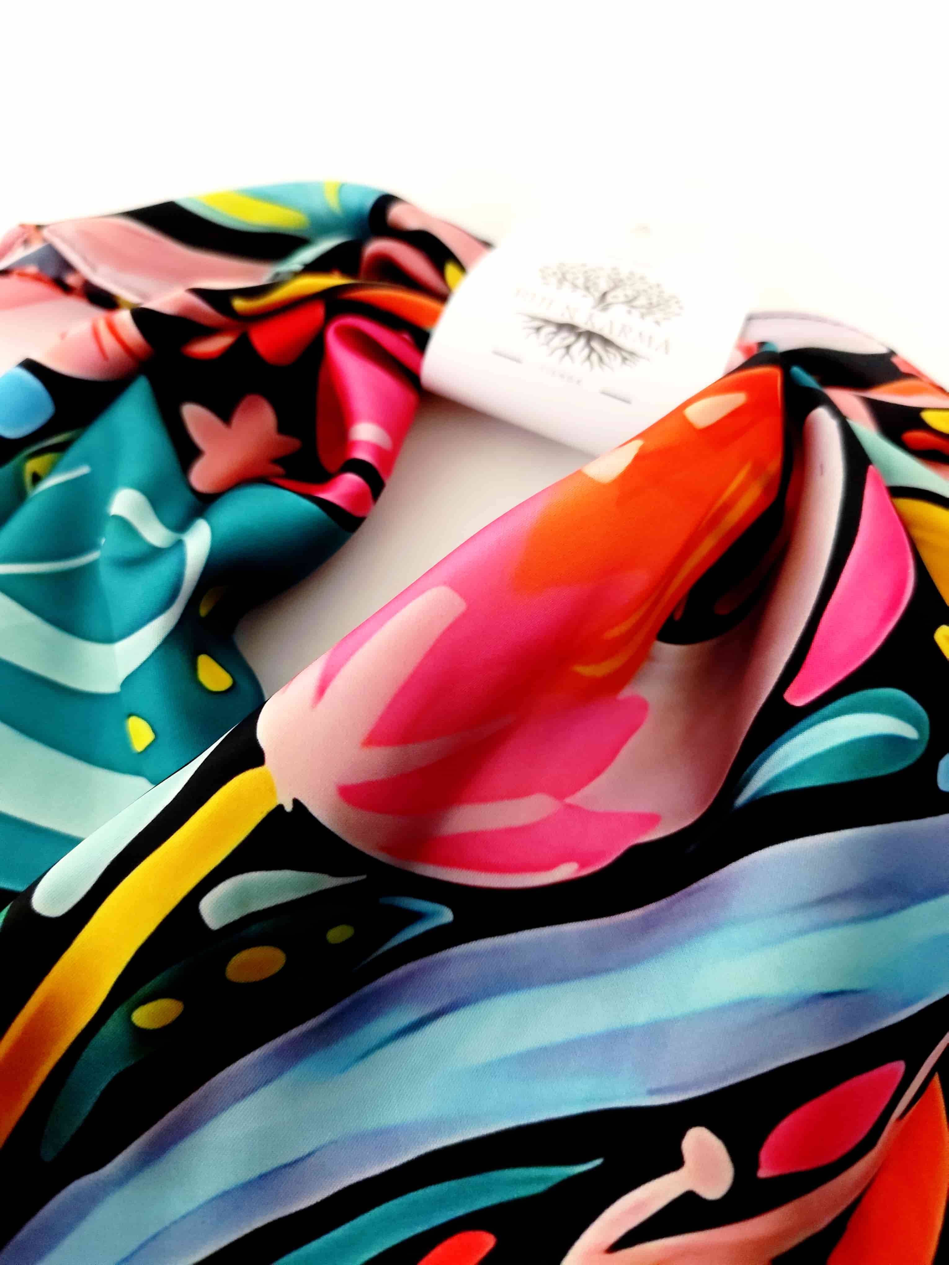 Pañoleta Floral 70x70 - Buenkarma.cl