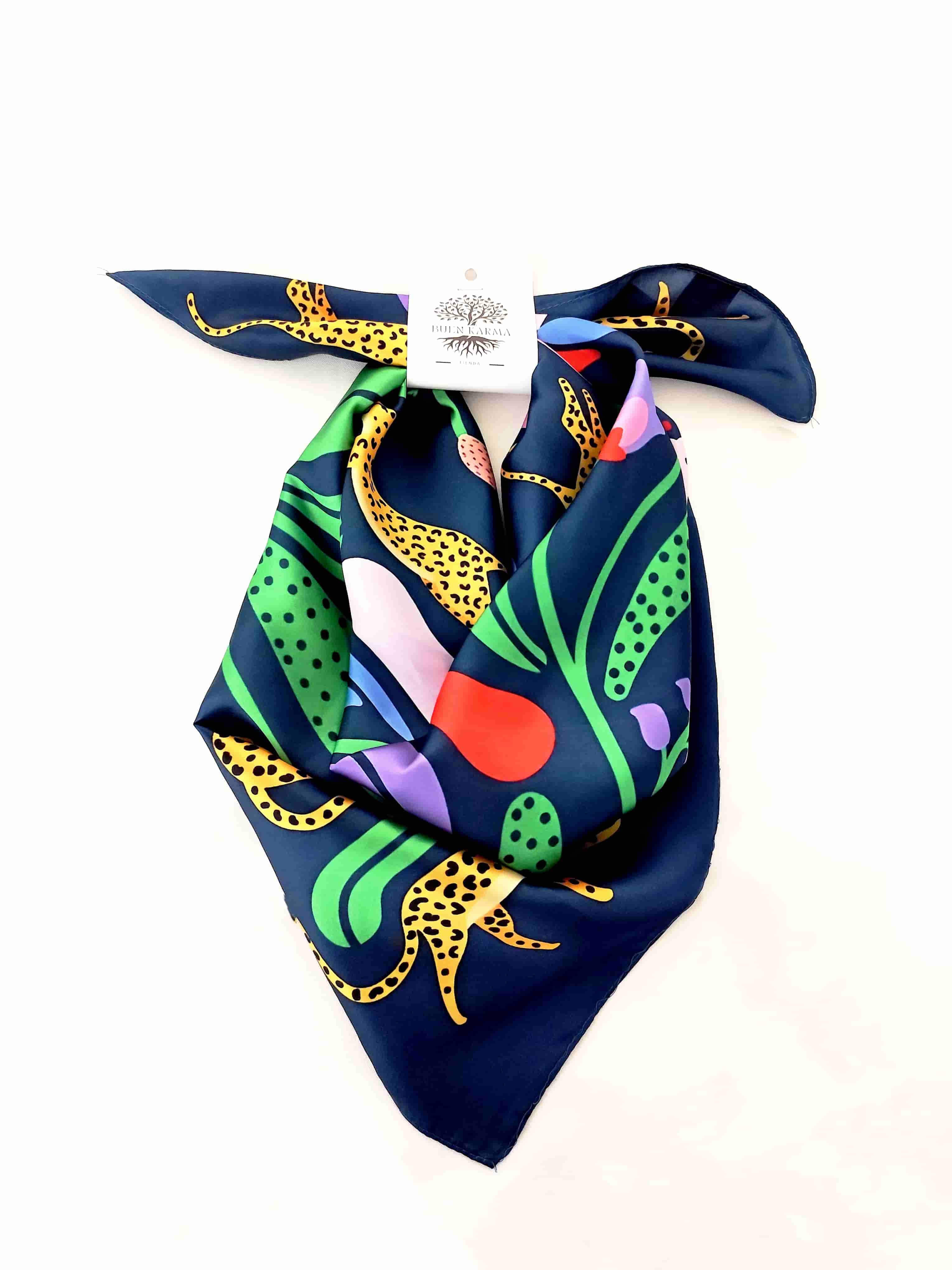 Pañoleta Leopardo 70x70 - Buenkarma.cl