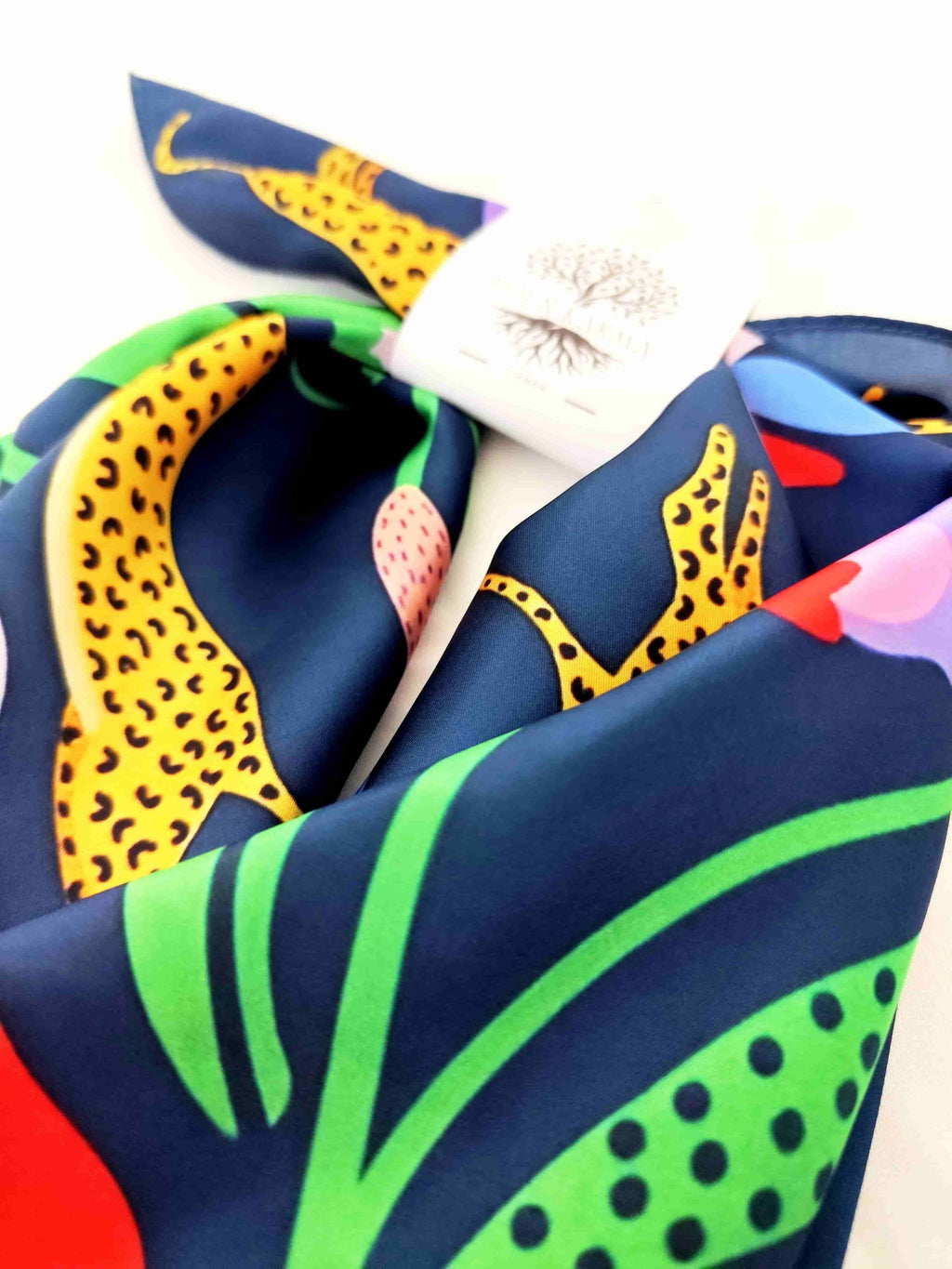 Pañoleta Leopardo 70x70 - Buenkarma.cl