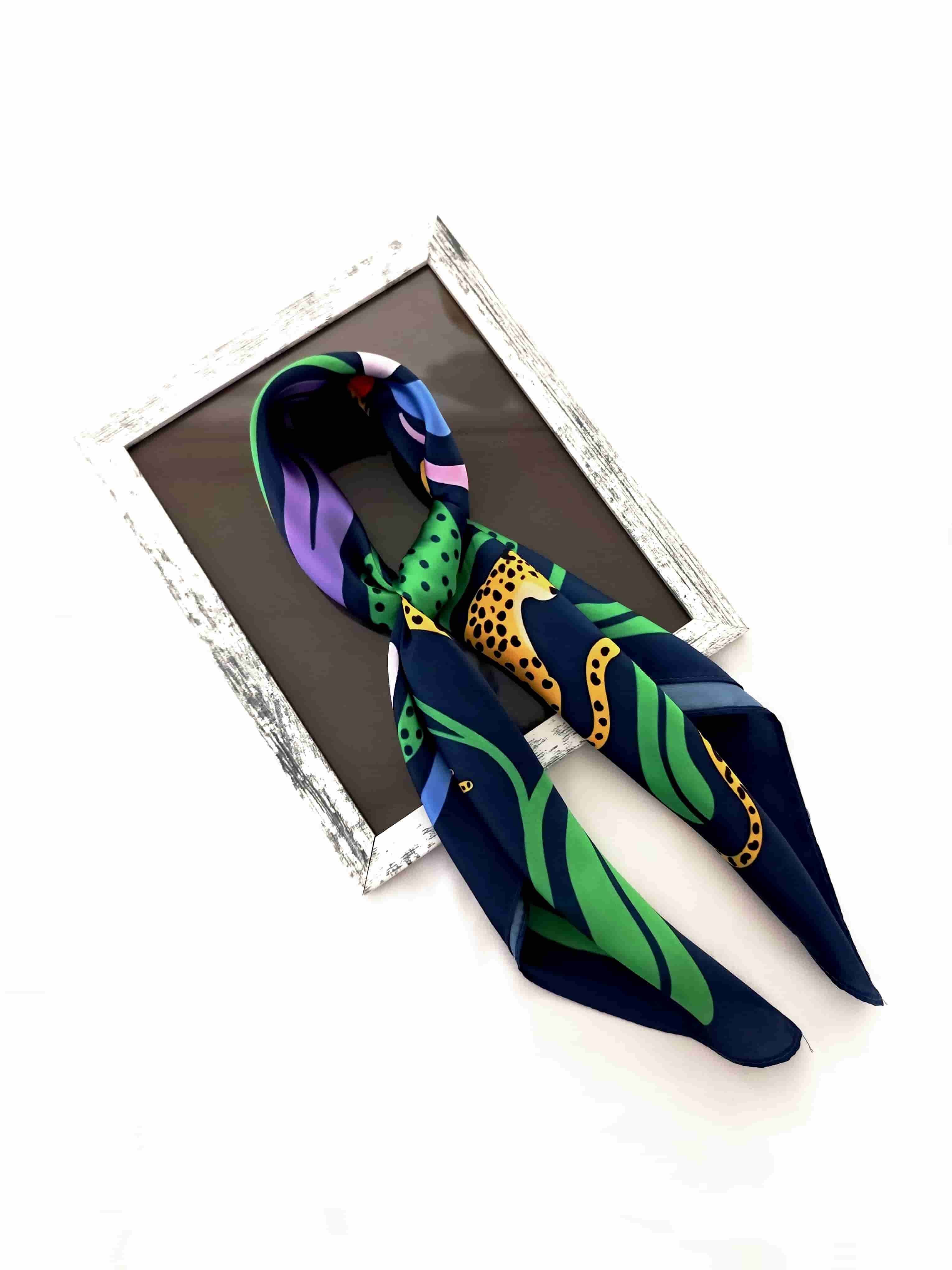 Pañoleta Leopardo 70x70 - Buenkarma.cl