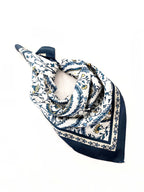 Pañoleta Boho Flores 70x70 - Buenkarma.cl