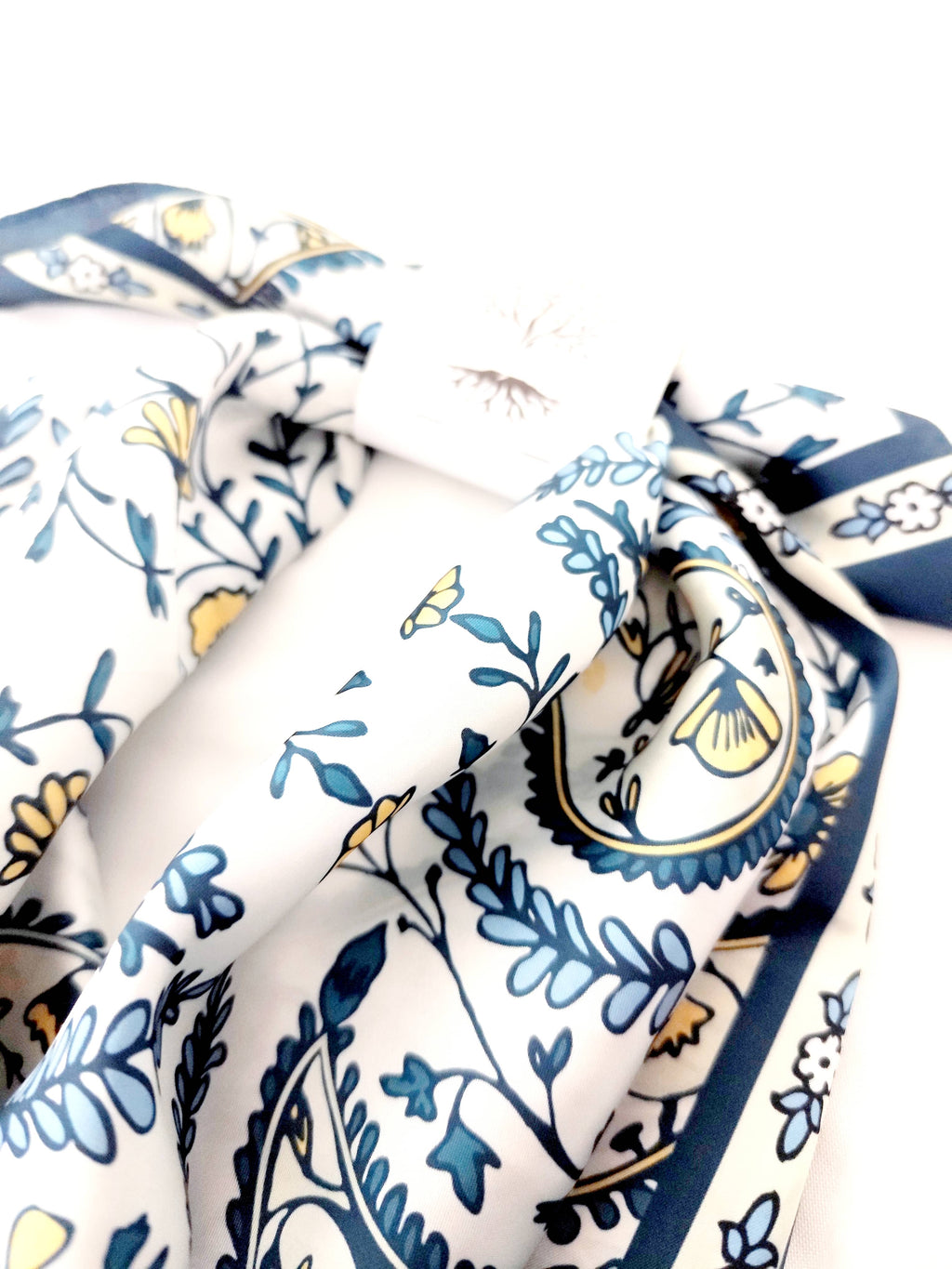 Pañoleta Boho Flores 70x70 - Buenkarma.cl