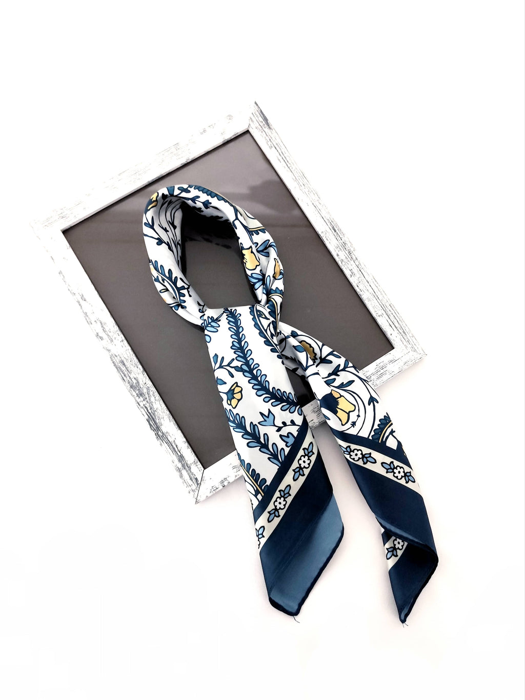 Pañoleta Boho Flores 70x70 - Buenkarma.cl