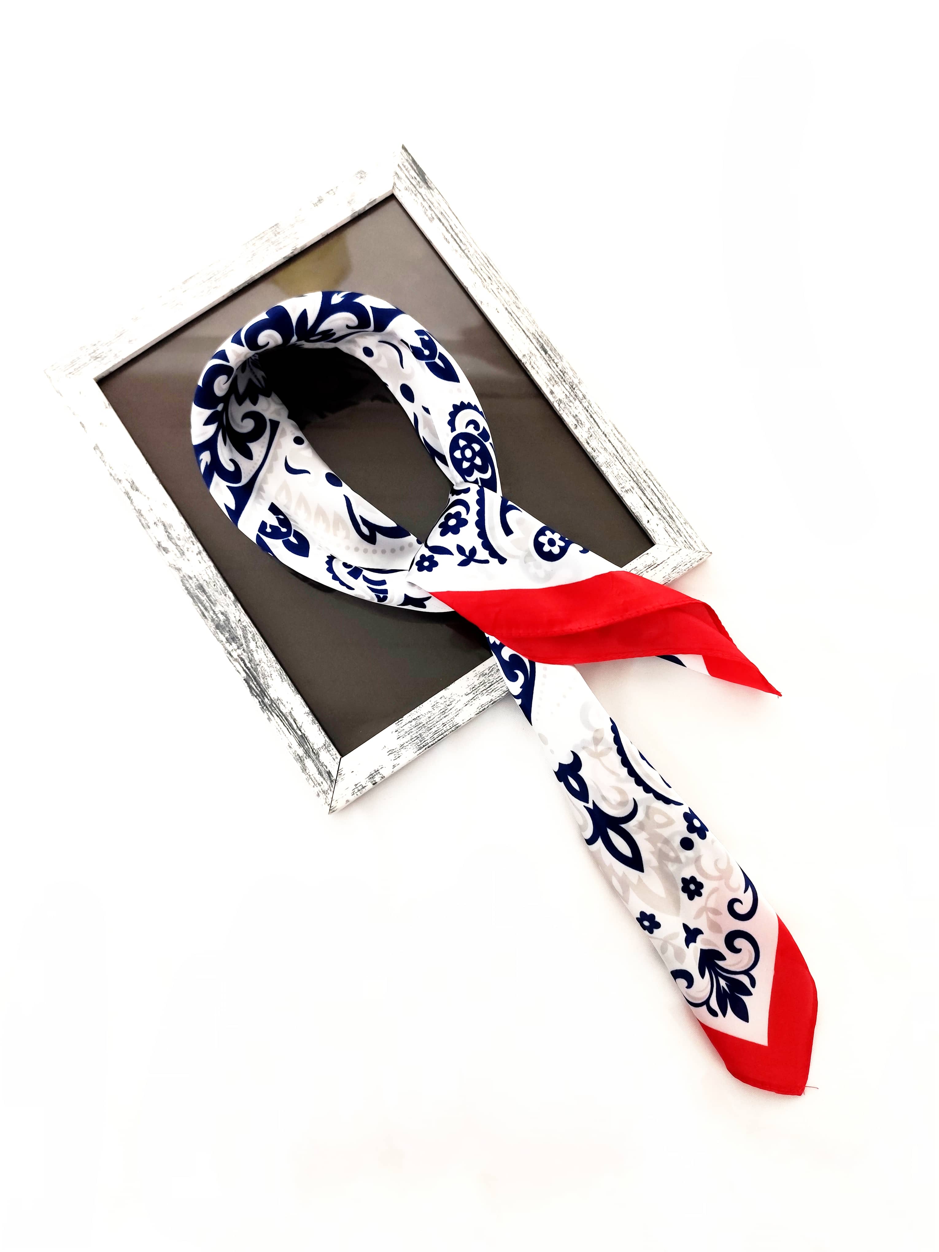 Pañoleta Estilo Boho 70x70 - Buenkarma.cl