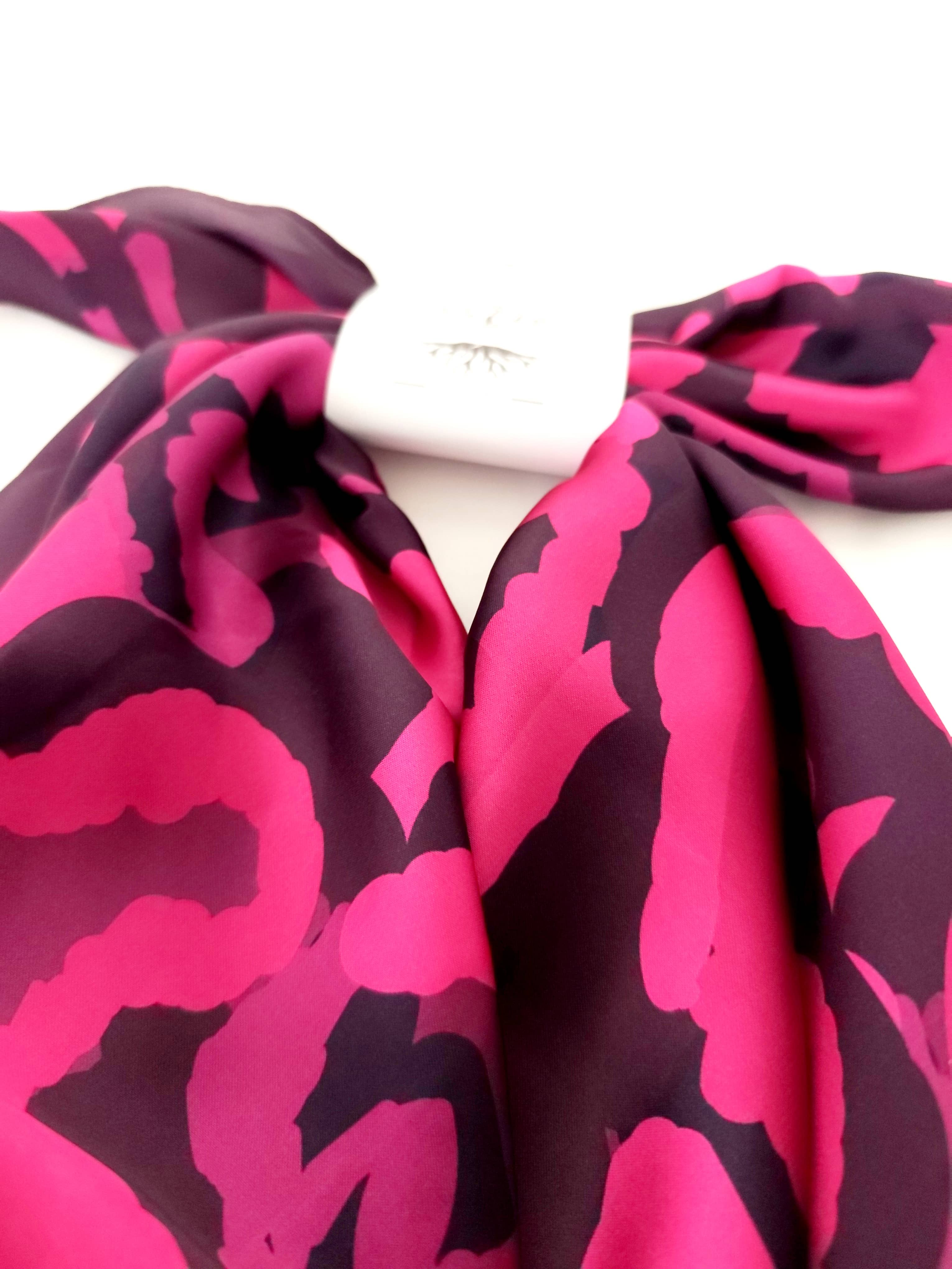 Pañoleta de Rosas 70x70 - Buenkarma.cl