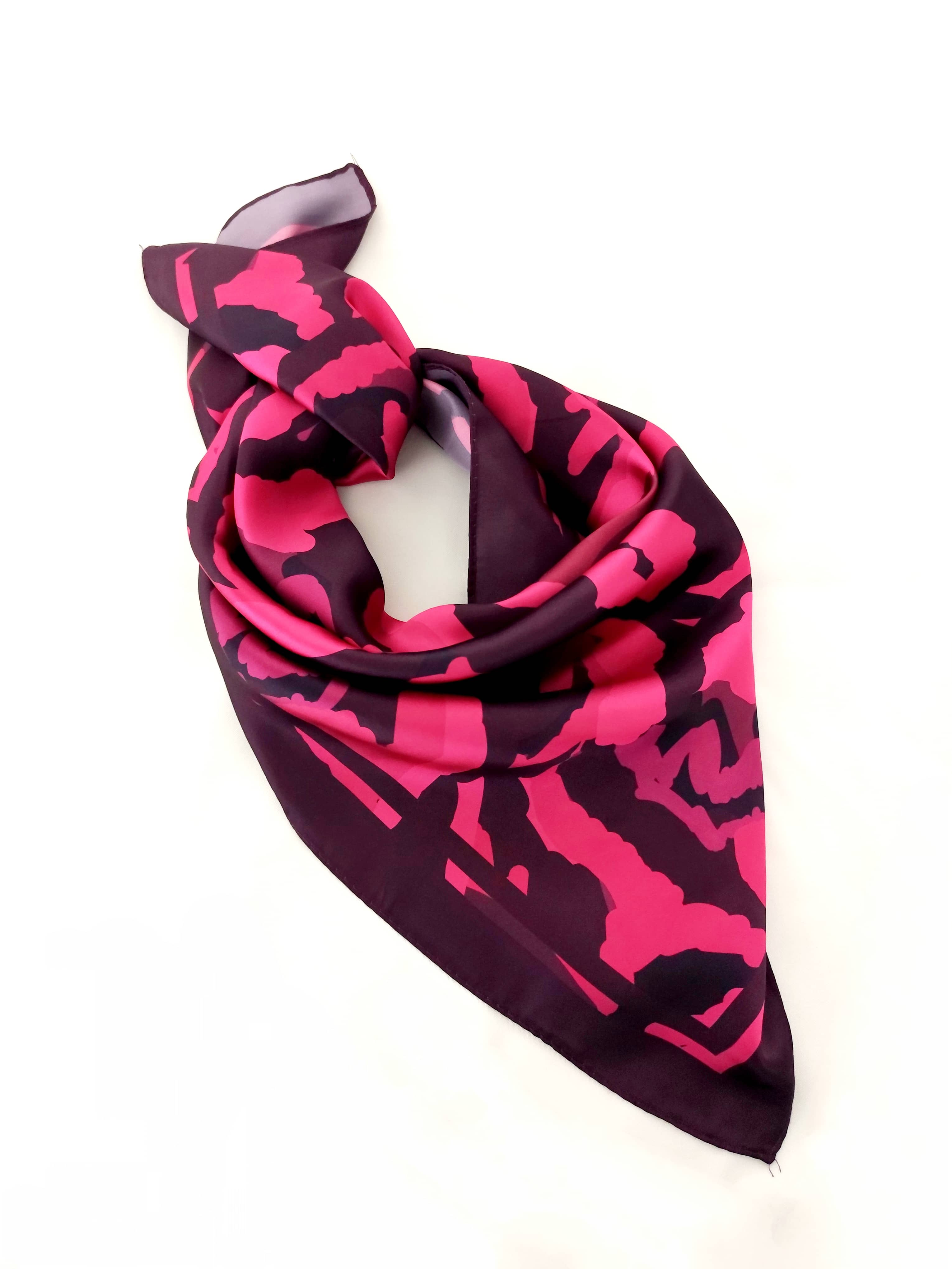 Pañoleta de Rosas 70x70 - Buenkarma.cl