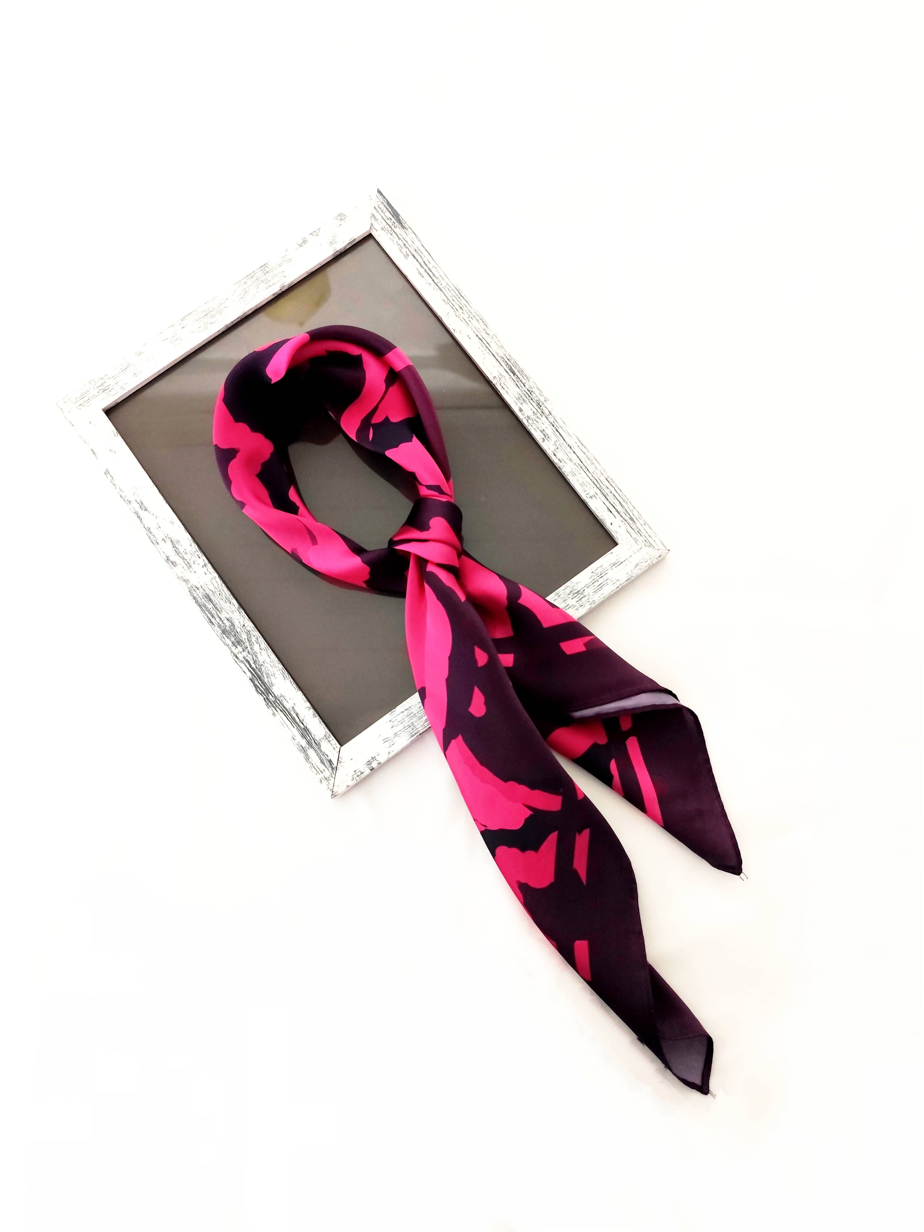 Pañoleta de Rosas 70x70 - Buenkarma.cl