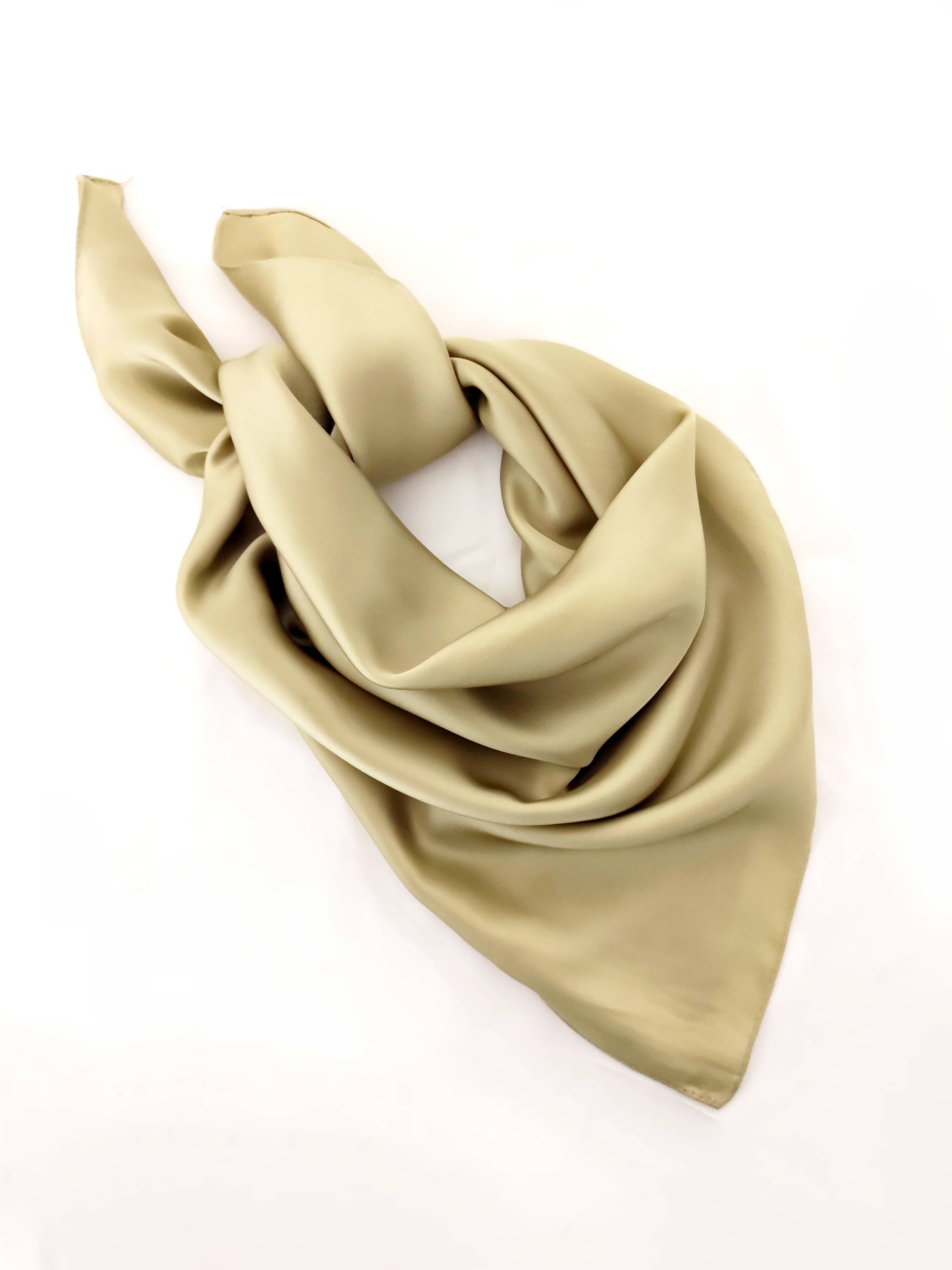 Pañoleta Verde Oliva 70x70 - Buenkarma.cl