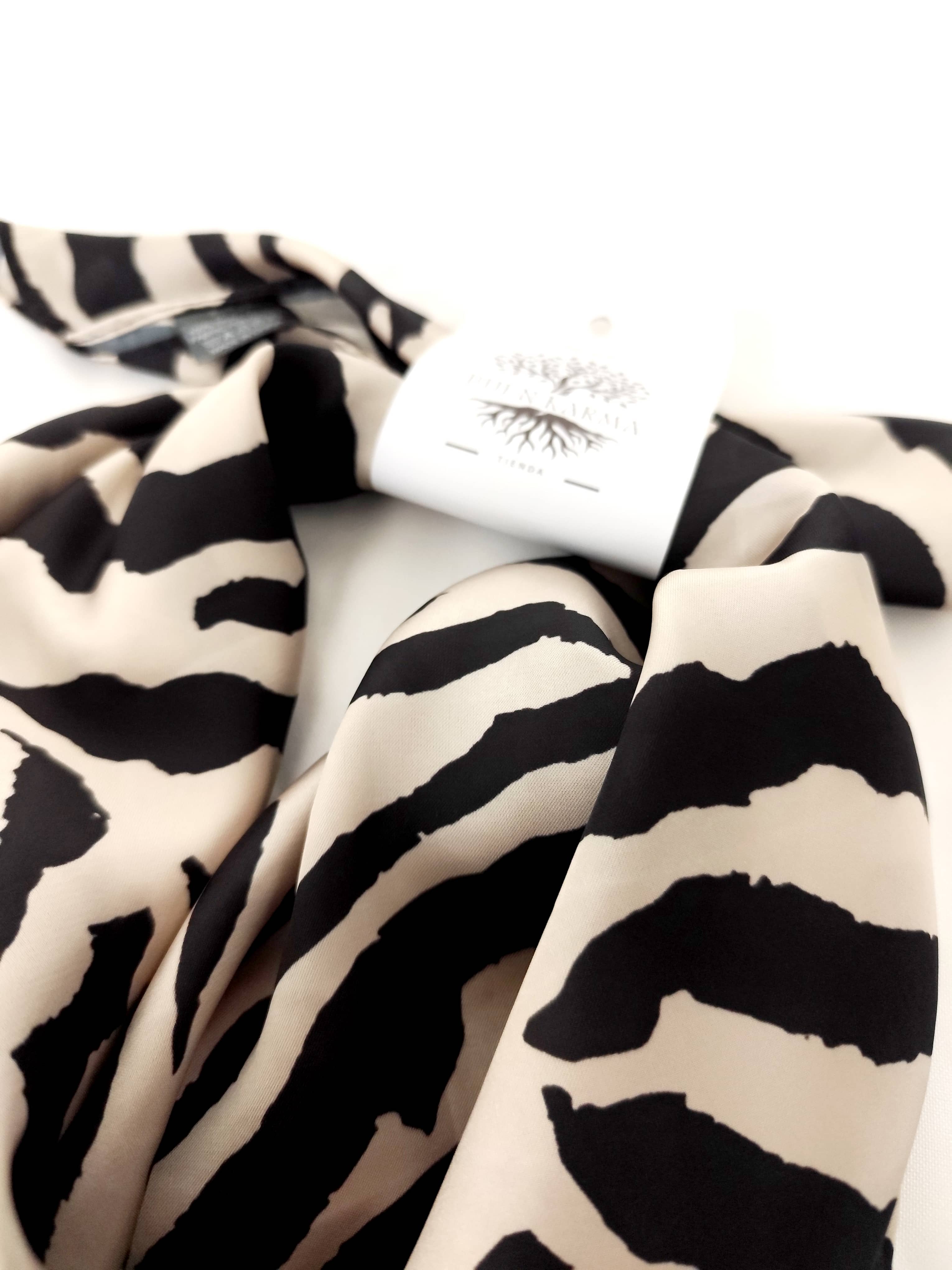 Pañoleta Cebra 70x70 - Buenkarma.cl