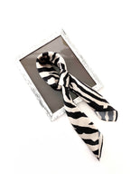 Pañoleta Cebra 70x70 - Buenkarma.cl