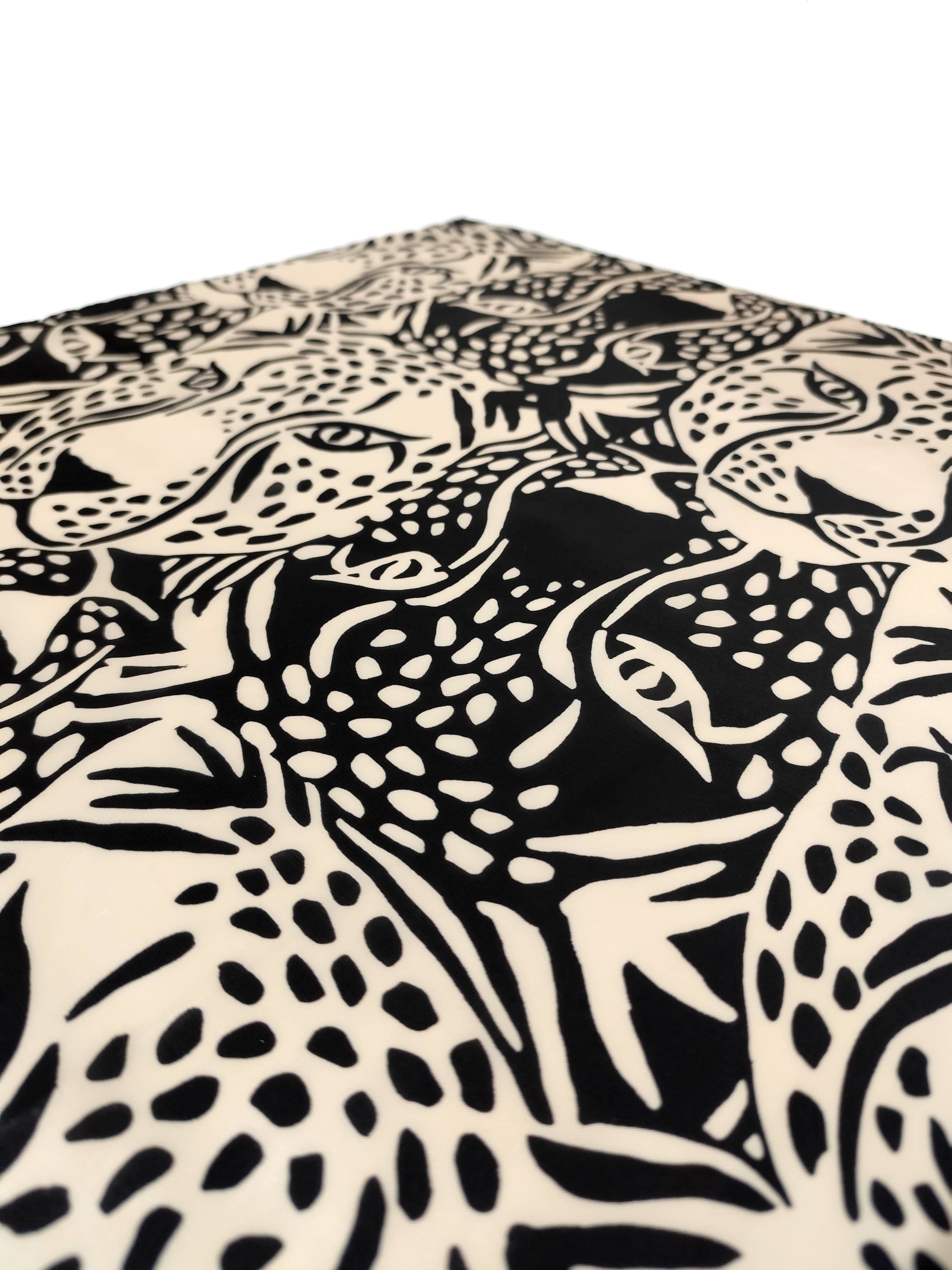 Pañoleta Jaguar Beige 70x70 - Buenkarma.cl