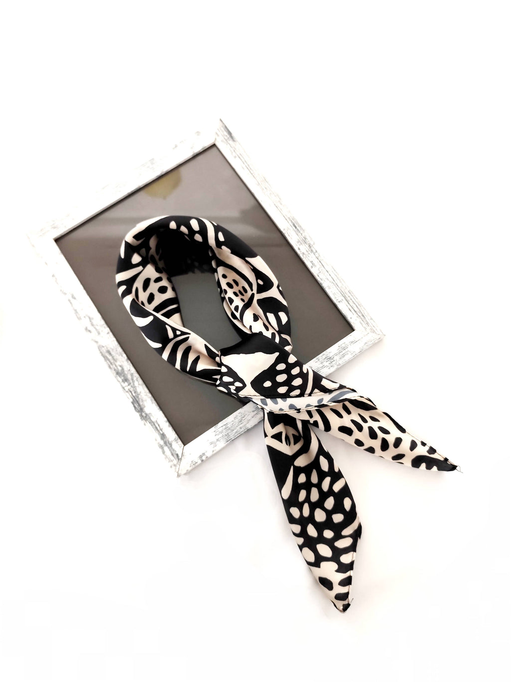 Pañoleta Jaguar Beige 70x70 - Buenkarma.cl