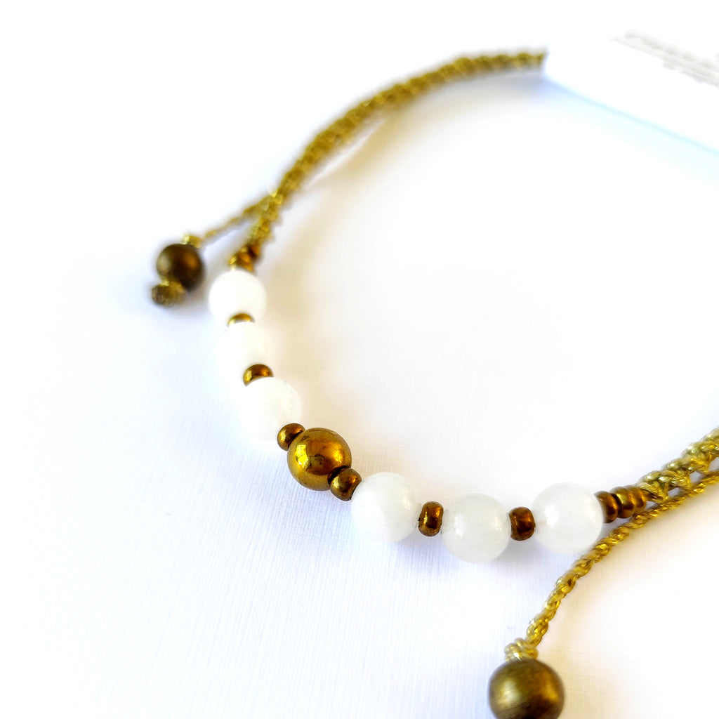 Collar Sentir de Cuarzo Blanco y Hematita – Topacio Macramé