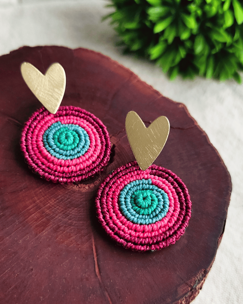 Aros Encantos de Amor Rosa – Topacio Macramé
